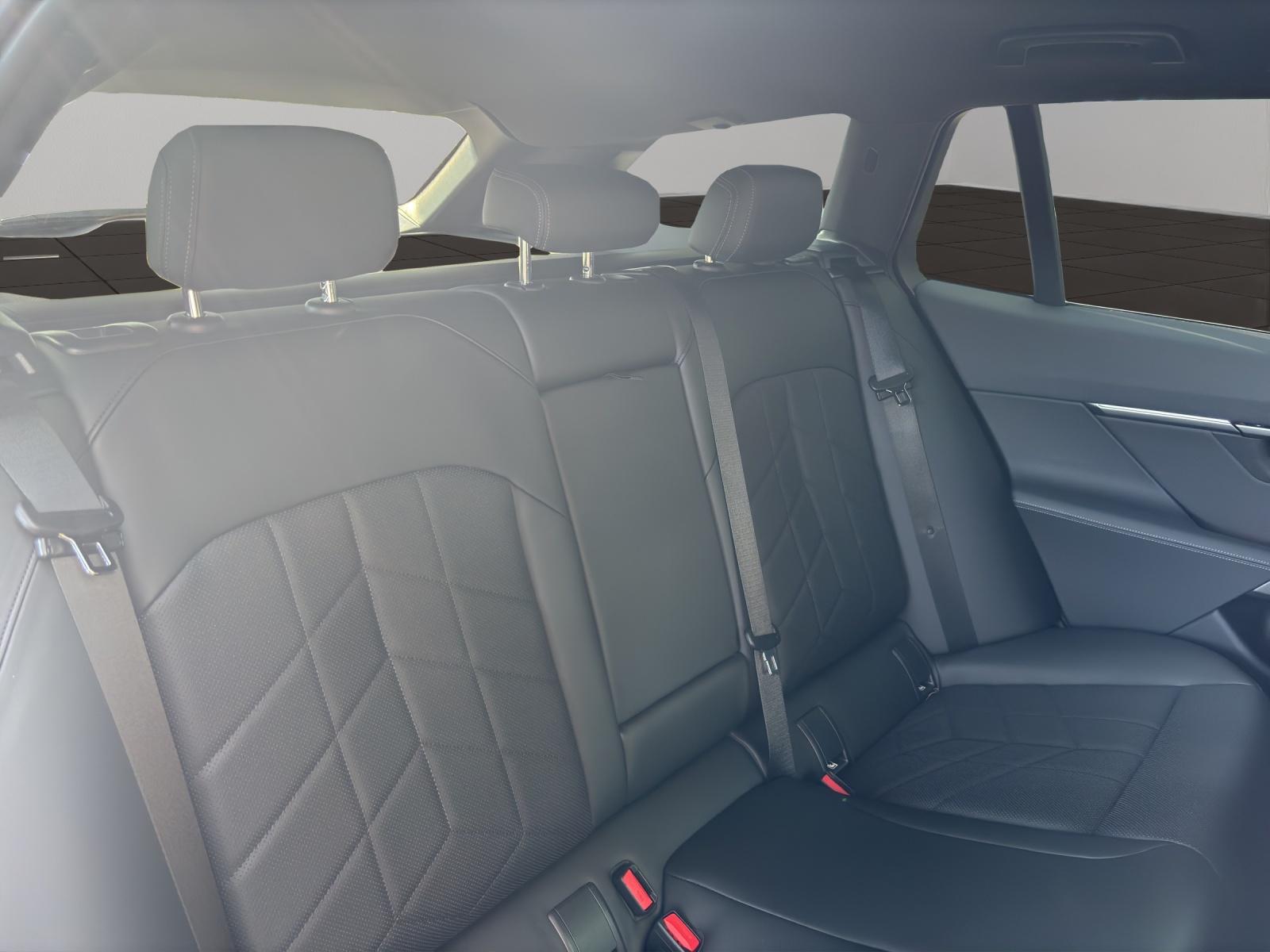 BMW 520d xDrive Touring-image-11