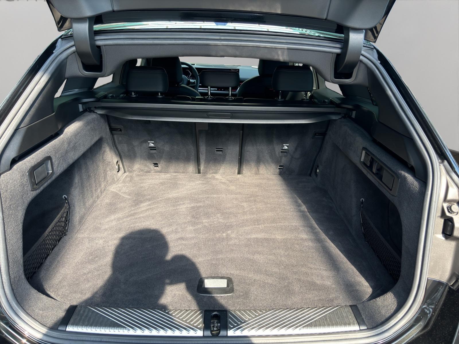 BMW 520d xDrive Touring-image-16