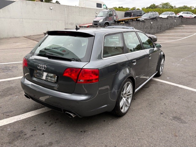 AUDI RS4 Avant 4.2 V8 quattro-image-3