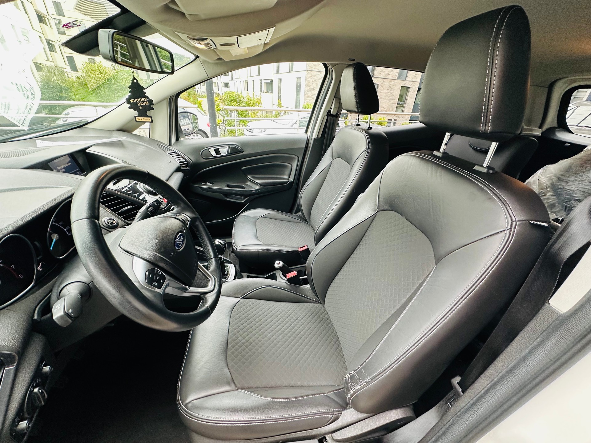 FORD EcoSport 1.0 SCTi Titanium-image-10