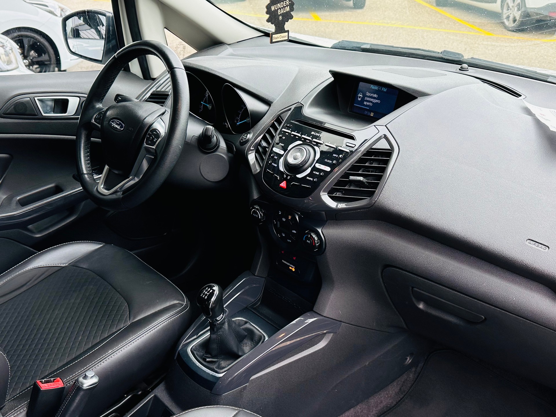 FORD EcoSport 1.0 SCTi Titanium-image-12