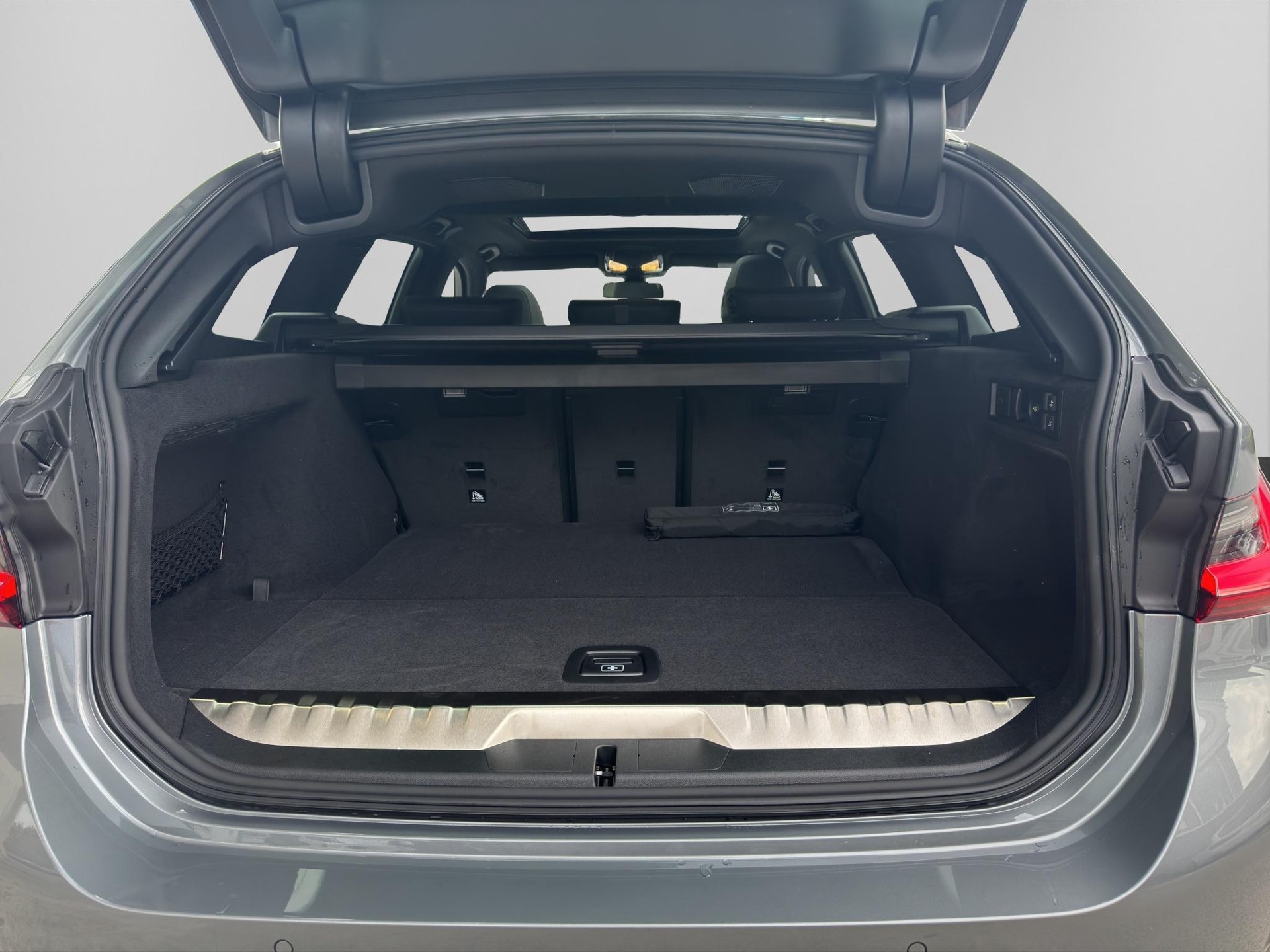 BMW 330e xDrive Touring M Sportpaket Pro-image-19