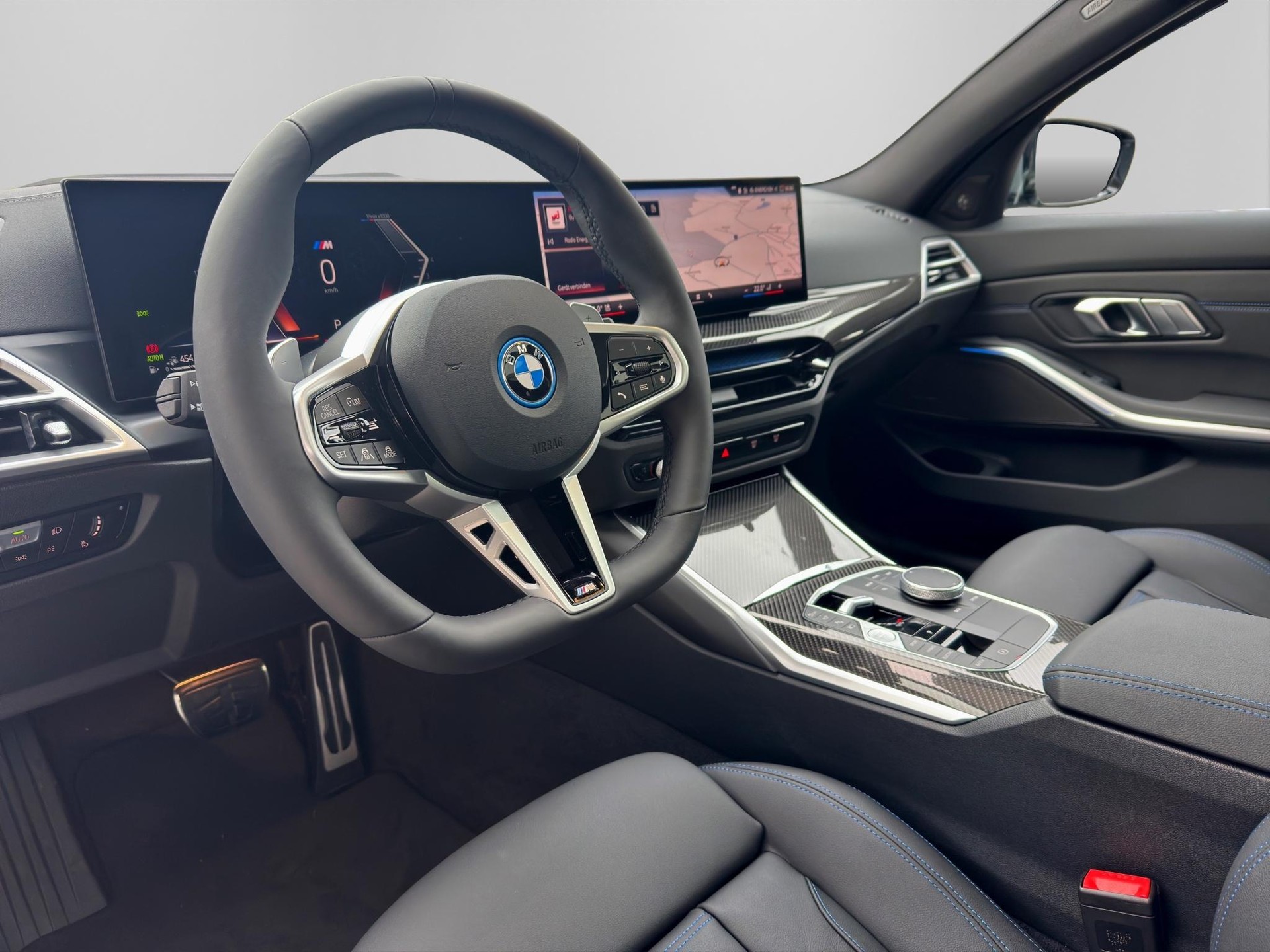 BMW 330e xDrive Touring M Sportpaket Pro-image-10