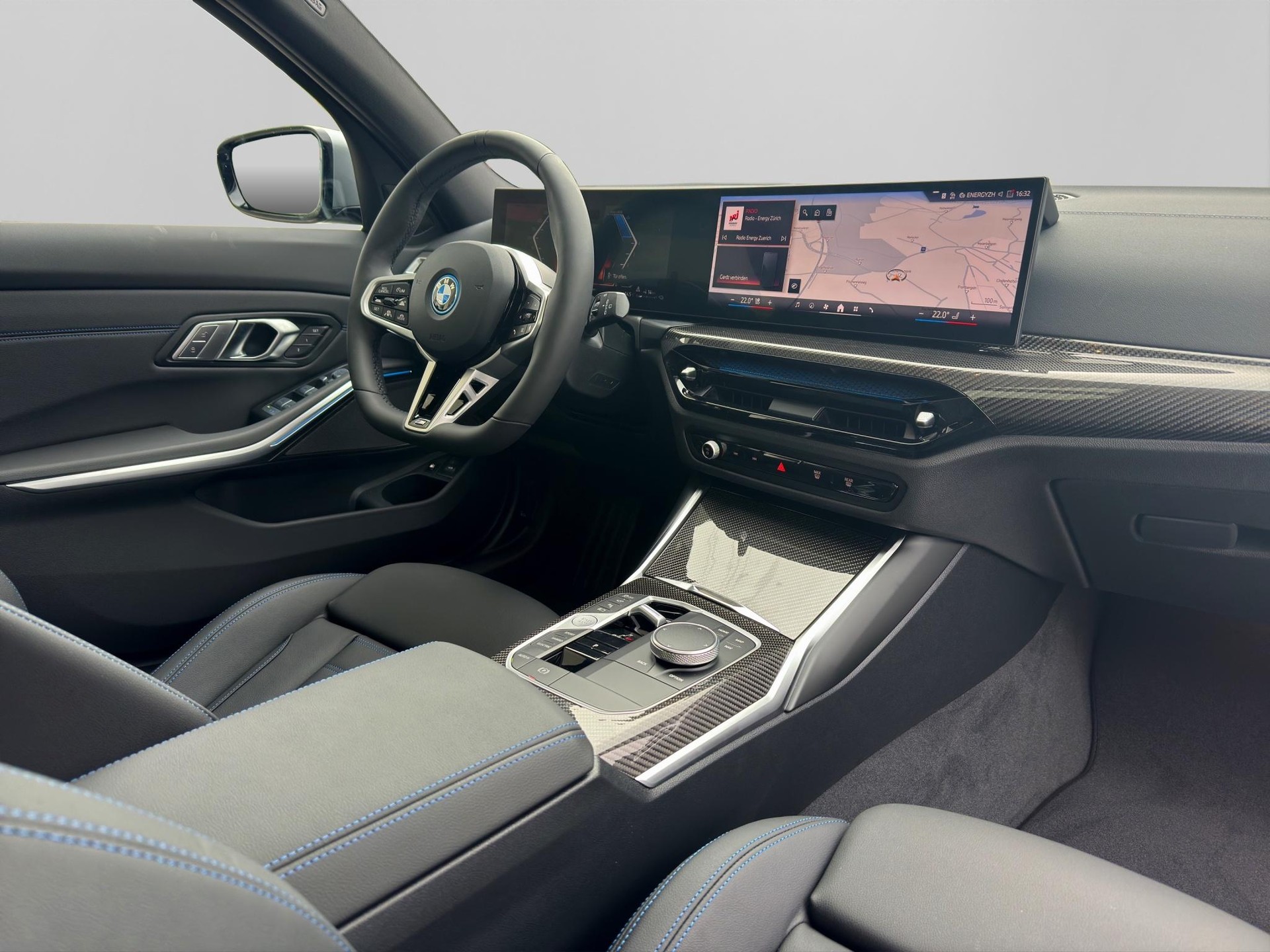BMW 330e xDrive Touring M Sportpaket Pro-image-13