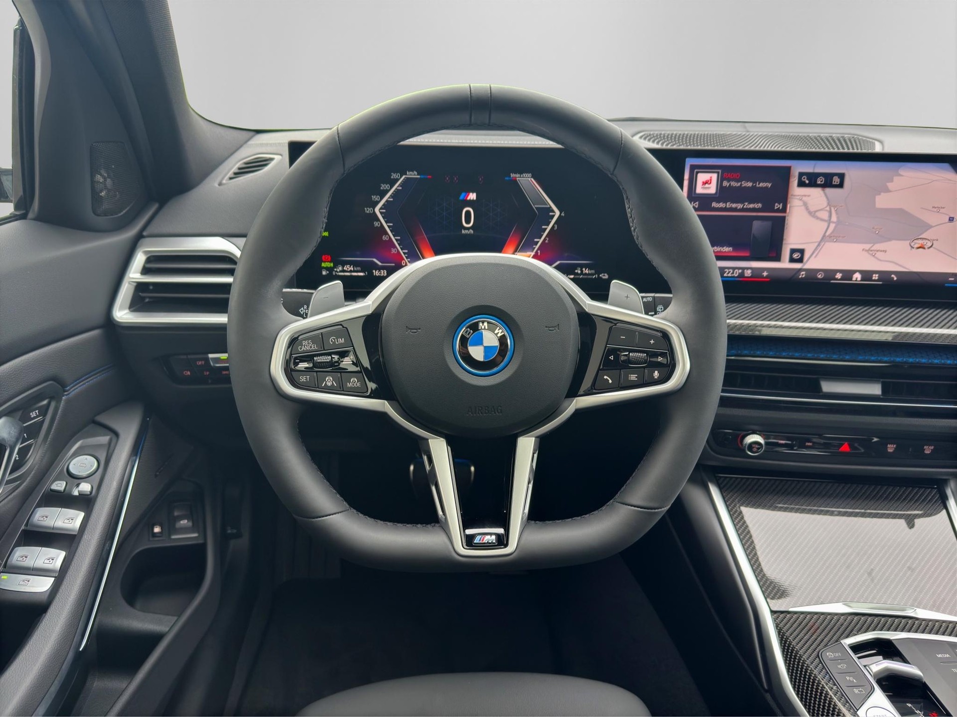 BMW 330e xDrive Touring M Sportpaket Pro-image-11