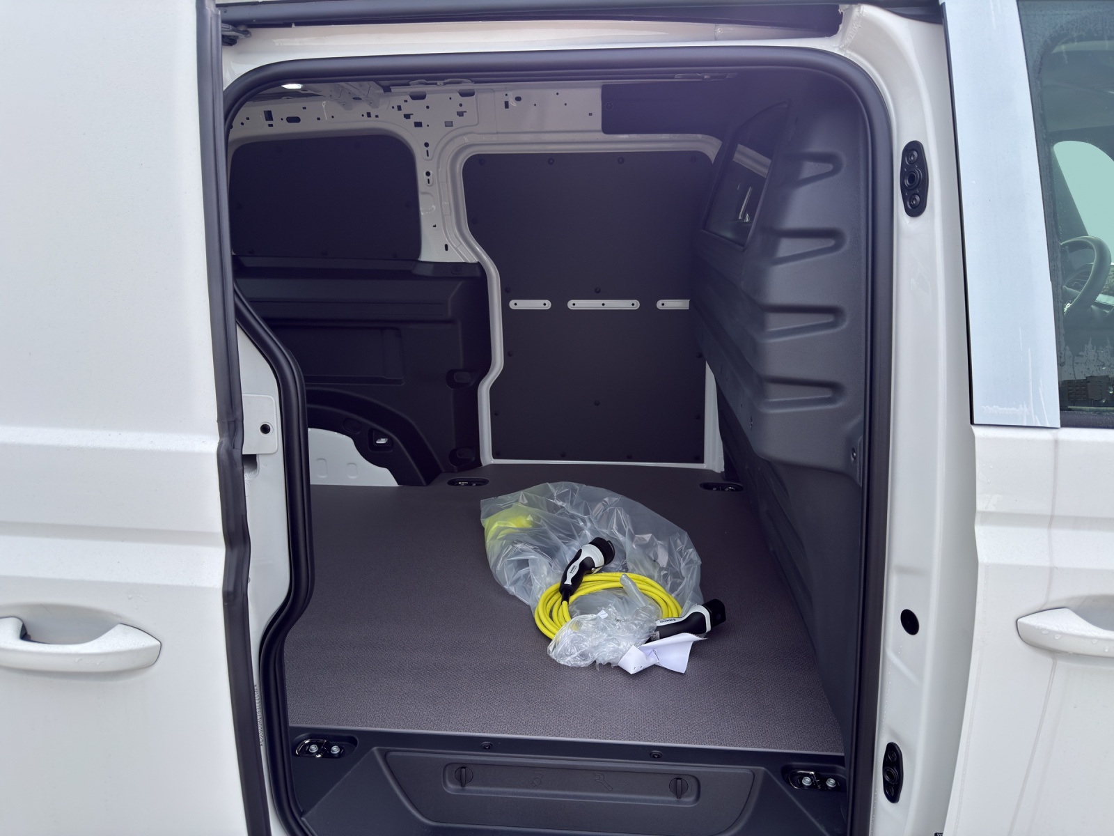 VW ID. Buzz Cargo Pro-image-11