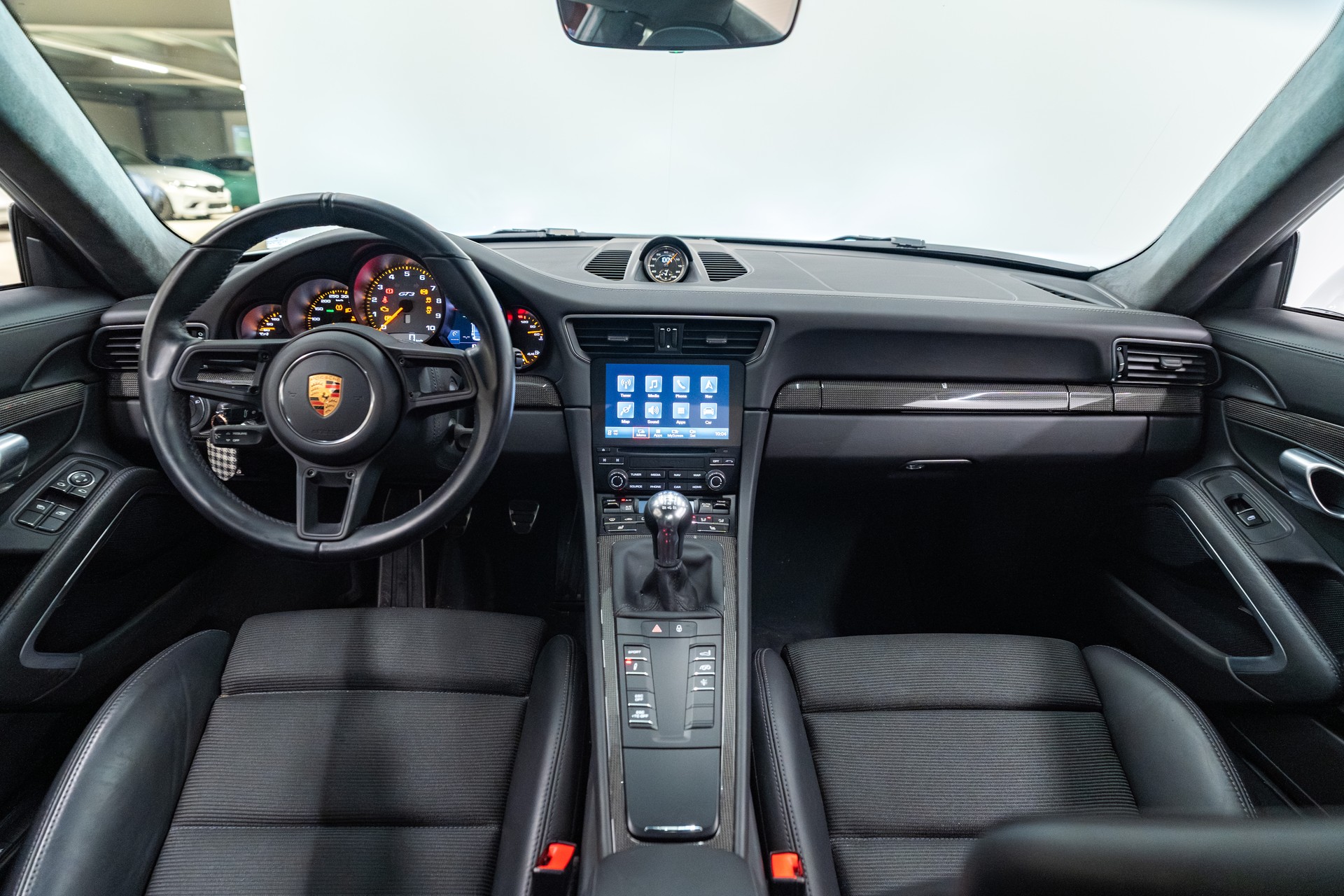 PORSCHE 911 GT3 Touring-image-6