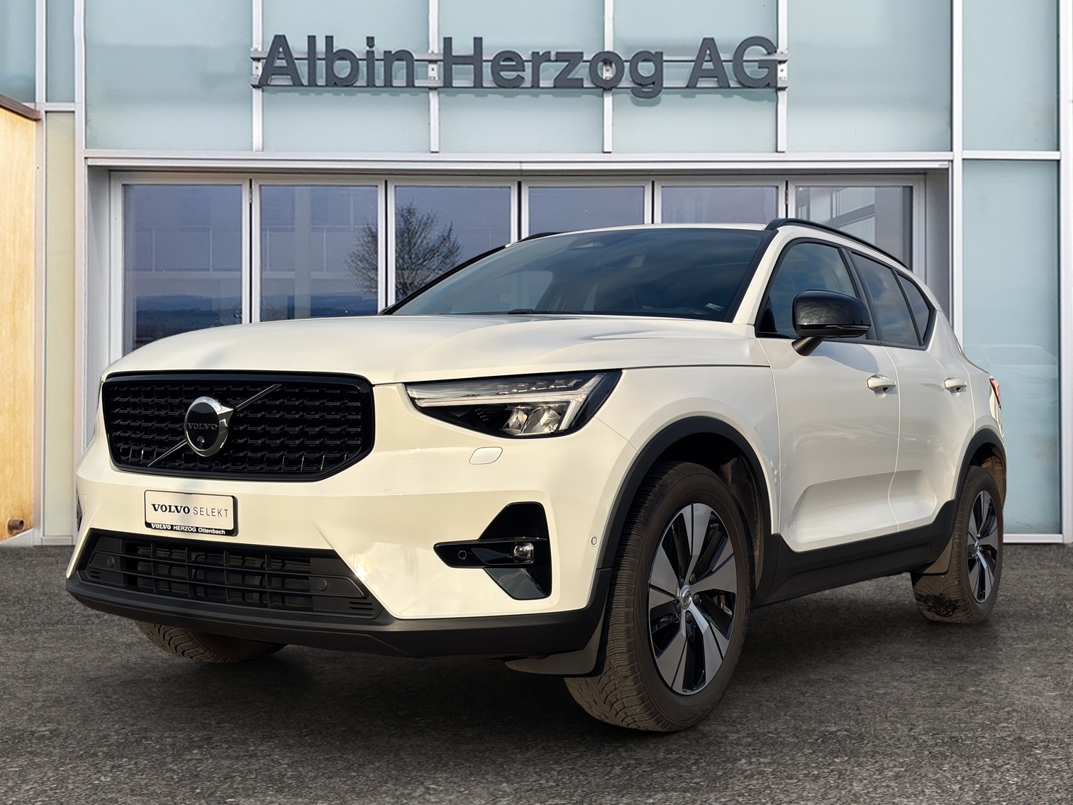 VOLVO XC40 2.0 B4 MH Plus Dark AWD-image-0