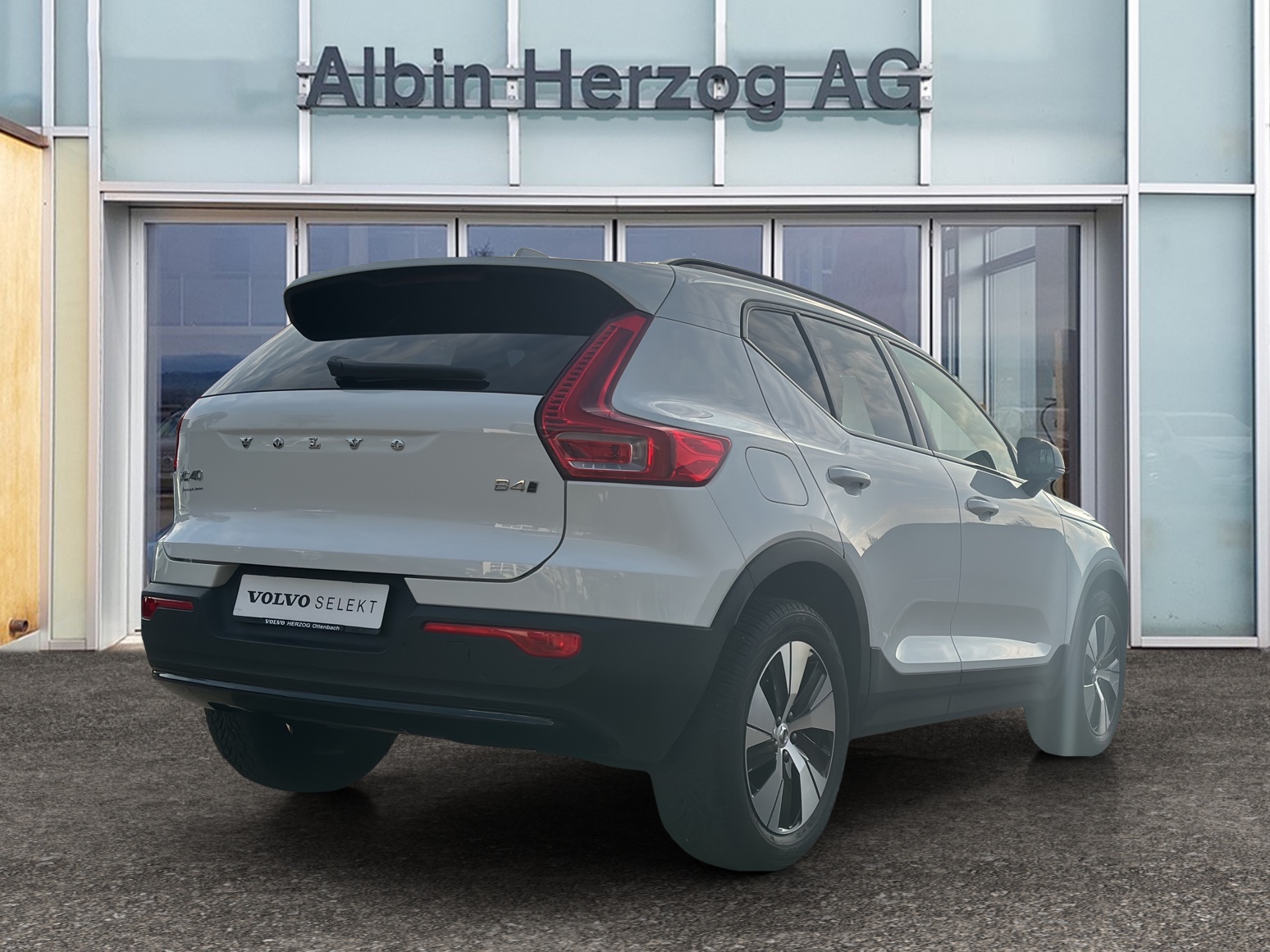 VOLVO XC40 2.0 B4 MH Plus Dark AWD-image-3