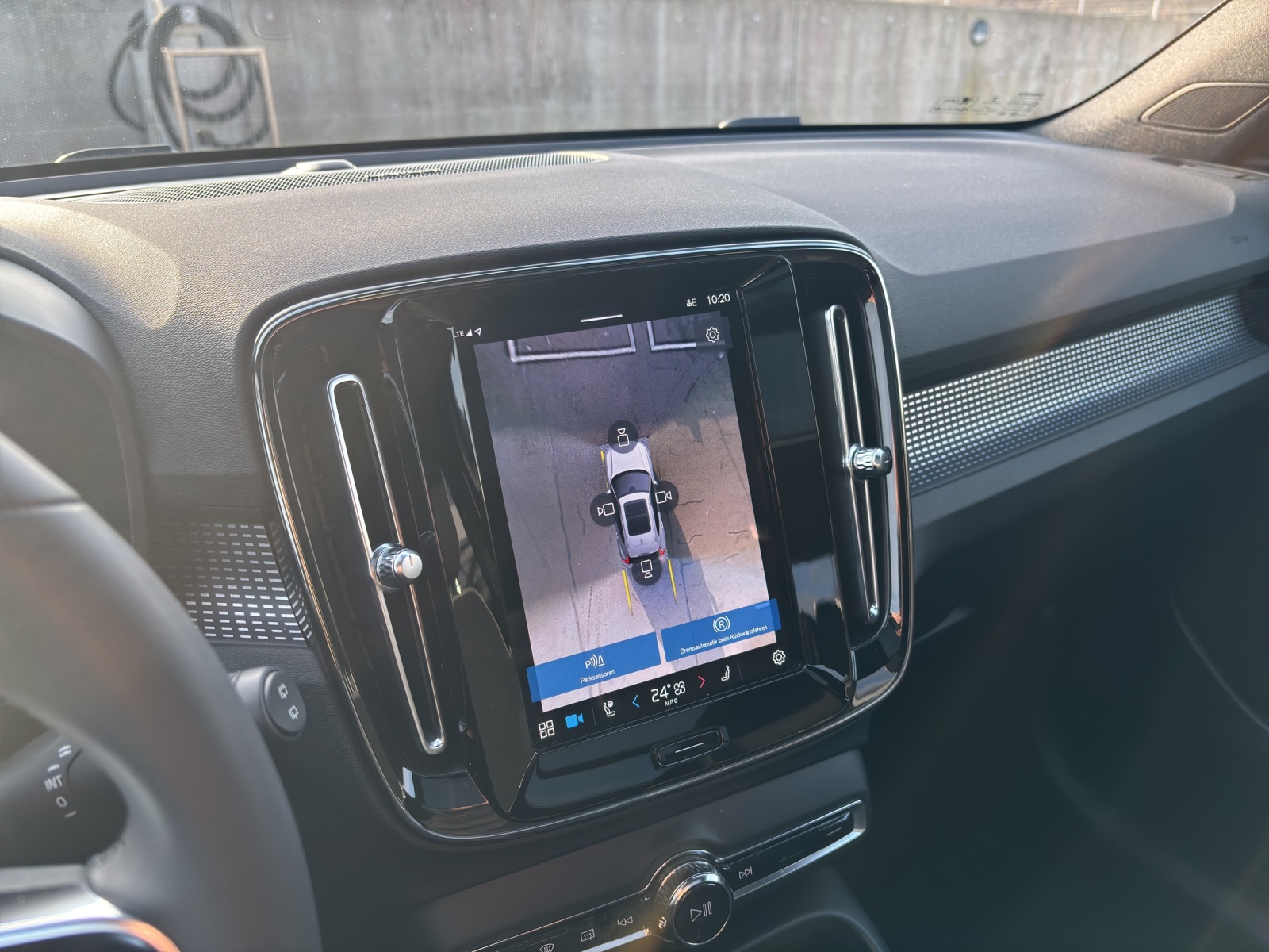 VOLVO XC40 2.0 B4 MH Plus Dark AWD-image-14