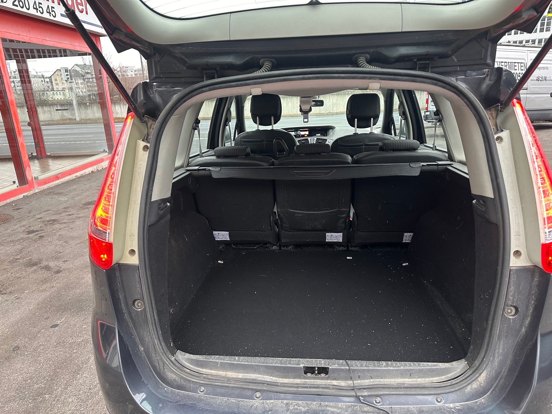 RENAULT Grand Scénic 2.0 dCi Bose Automatic-image-11