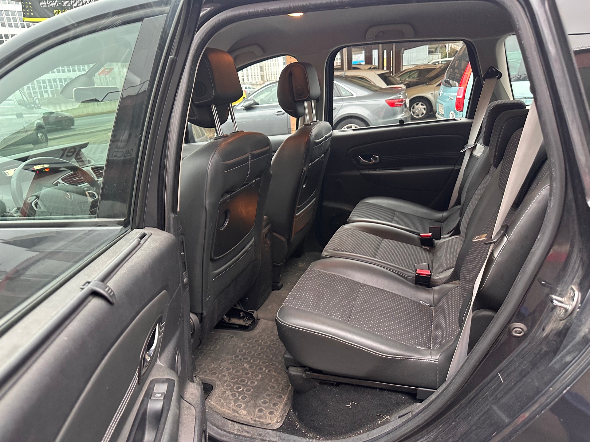 RENAULT Grand Scénic 2.0 dCi Bose Automatic-image-9