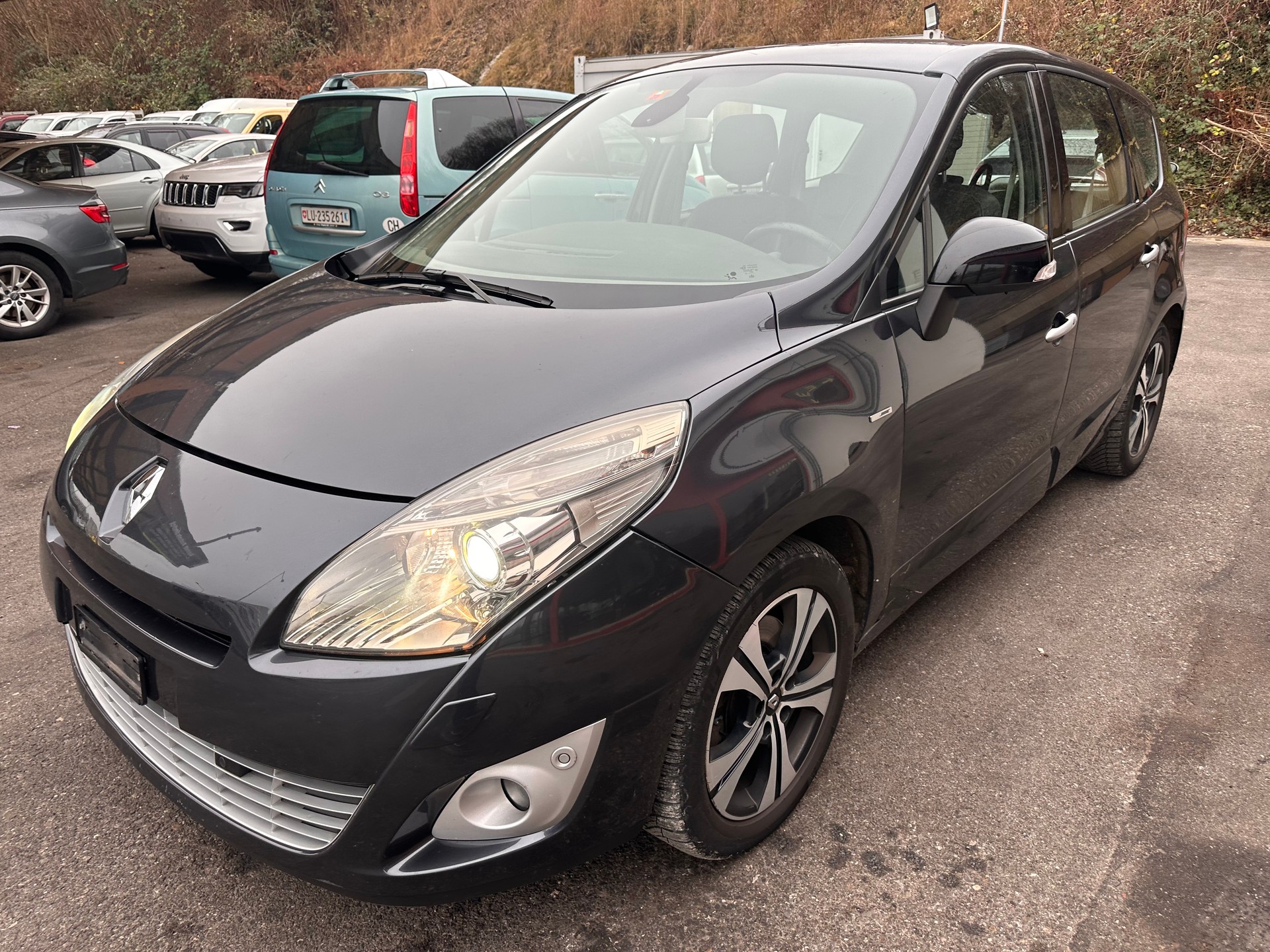 RENAULT Grand Scénic 2.0 dCi Bose Automatic-image-1