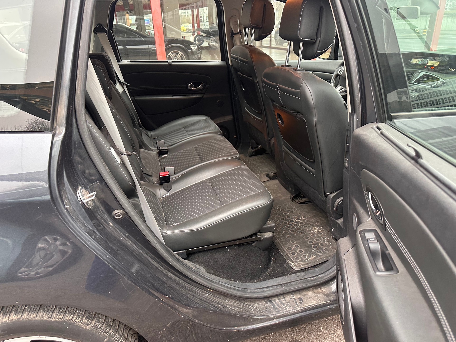 RENAULT Grand Scénic 2.0 dCi Bose Automatic-image-12