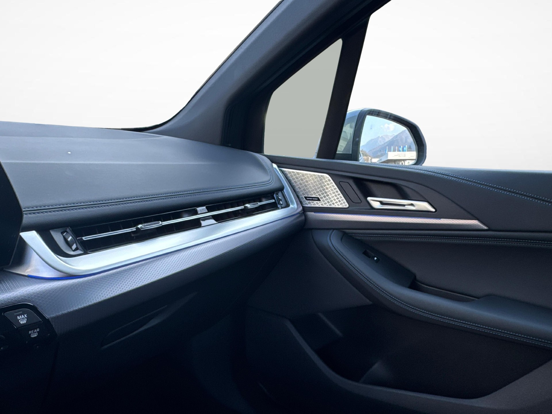 BMW 223i xDrive Active Tourer-image-18