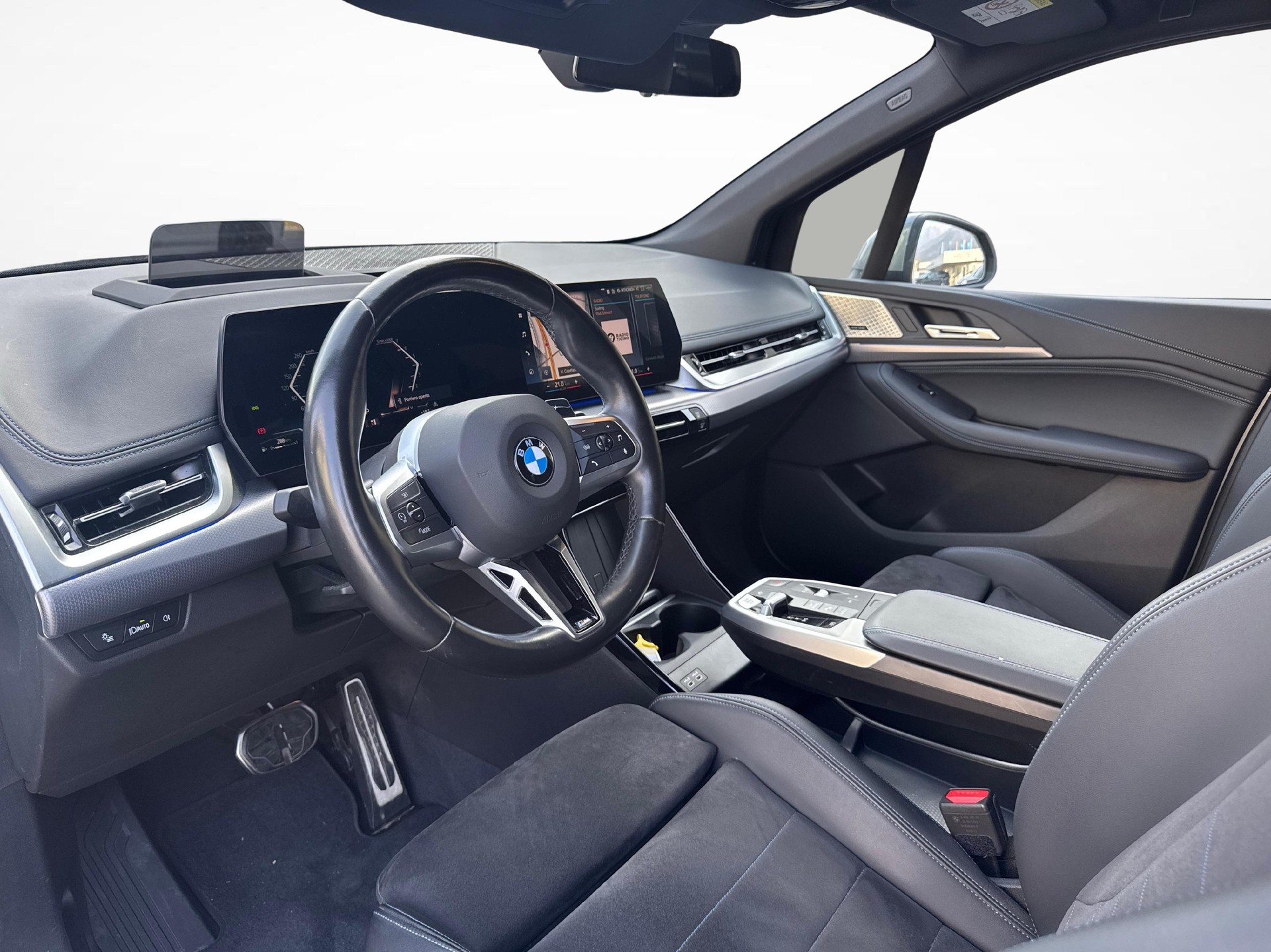 BMW 223i xDrive Active Tourer-image-12
