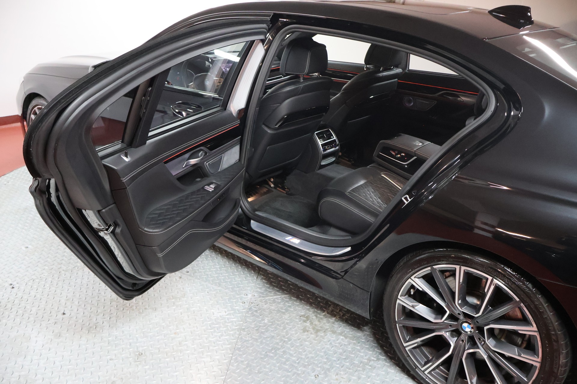 BMW 750Li xDrive M Sport Steptronic-image-14