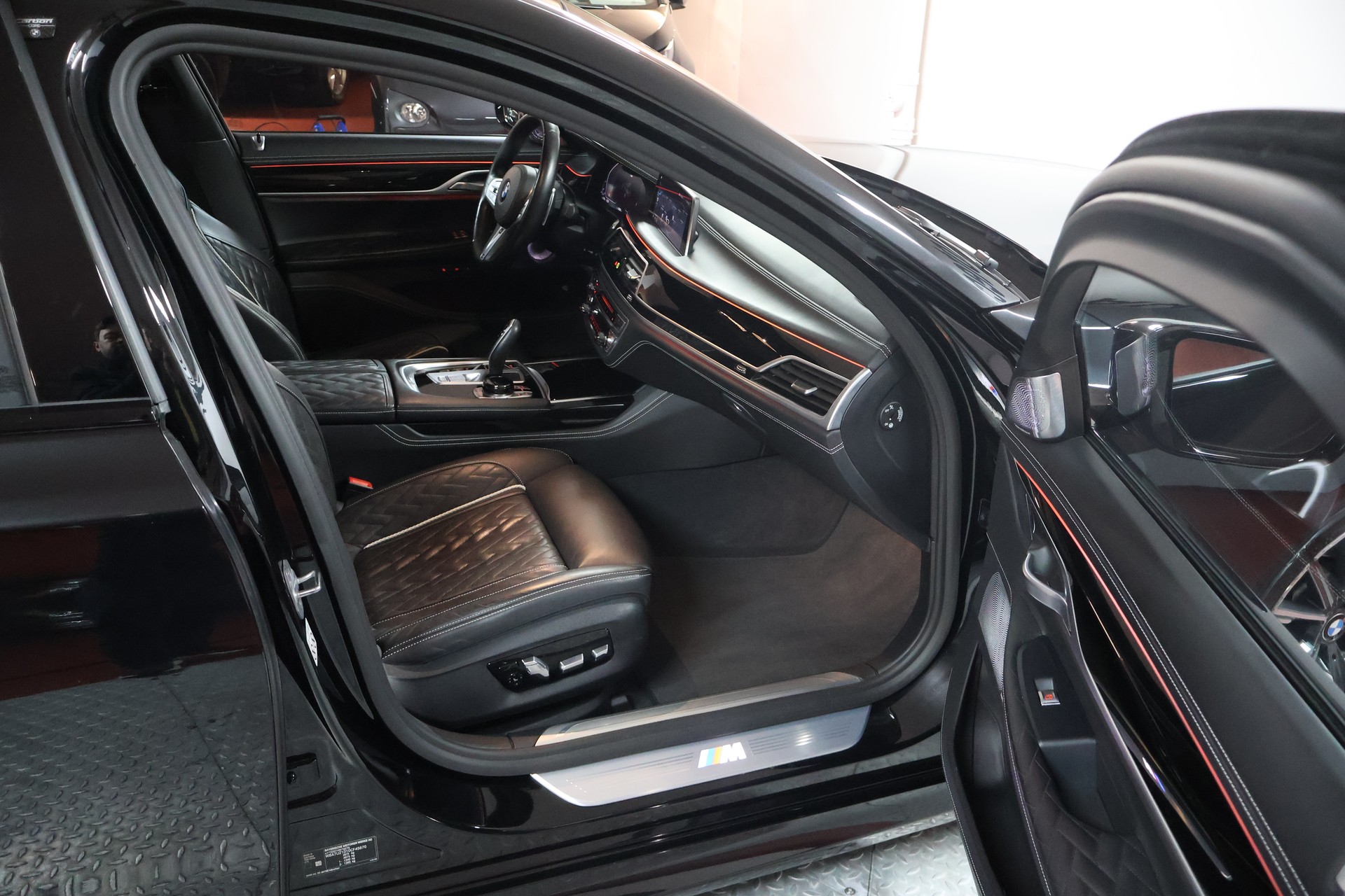 BMW 750Li xDrive M Sport Steptronic-image-16