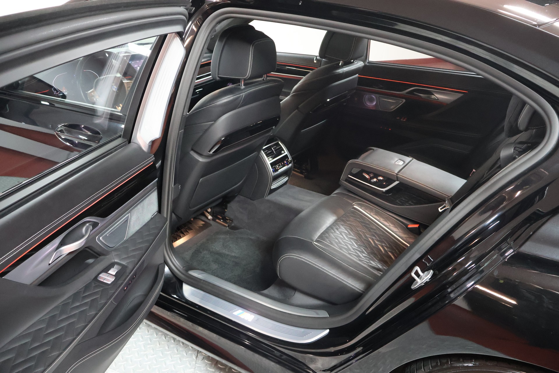 BMW 750Li xDrive M Sport Steptronic-image-17