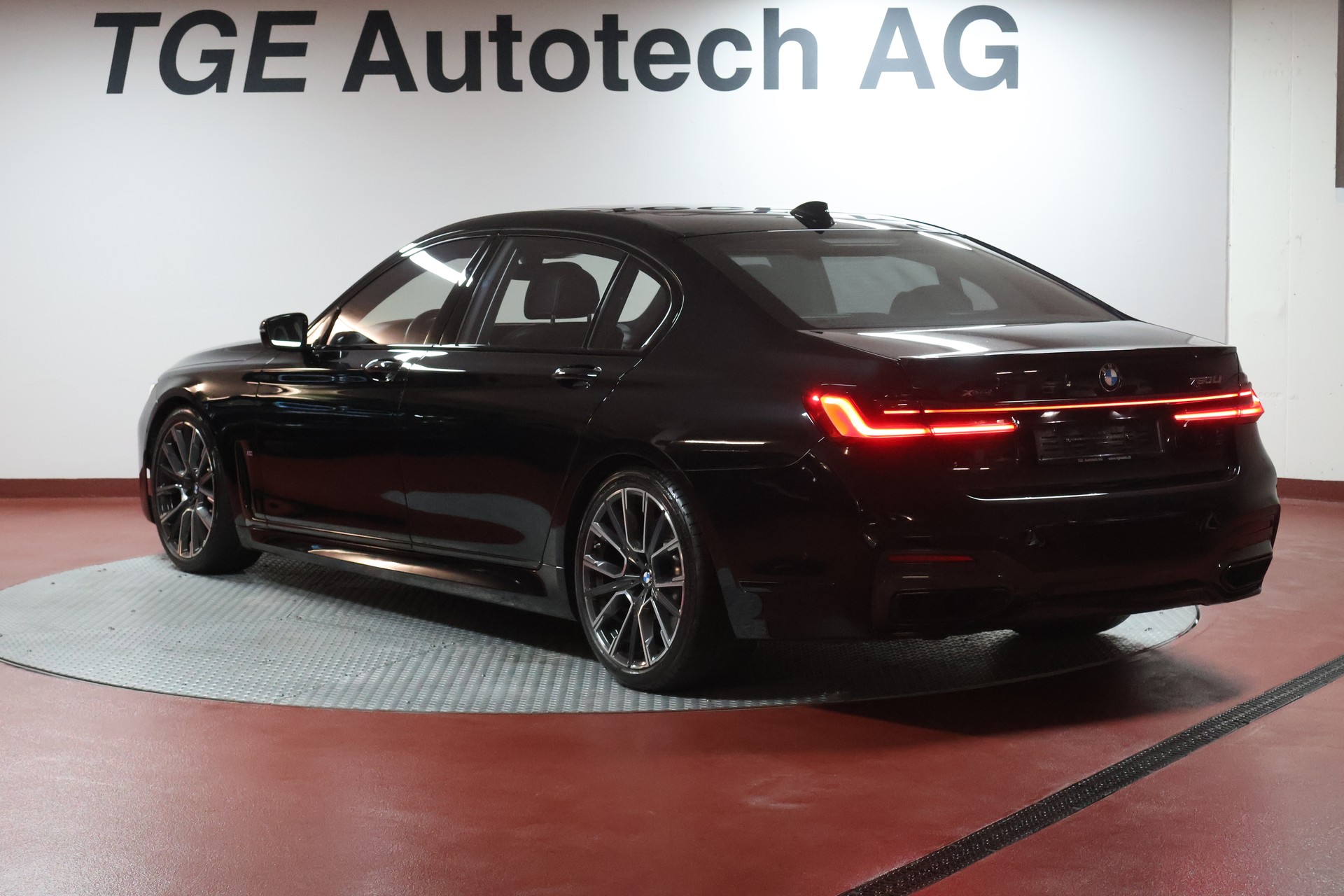 BMW 750Li xDrive M Sport Steptronic-image-22