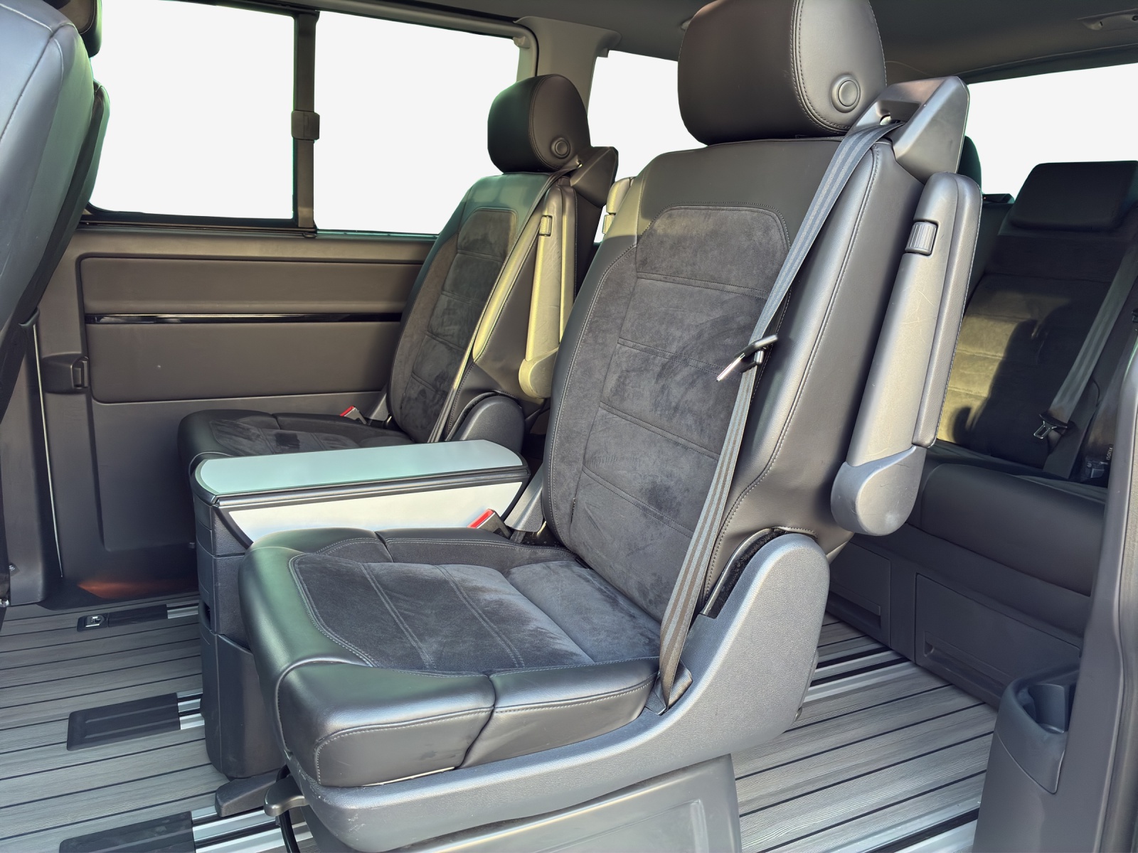 VW T6 Multivan 2.0 Bi-TDI Business 4Motion DSG-image-11