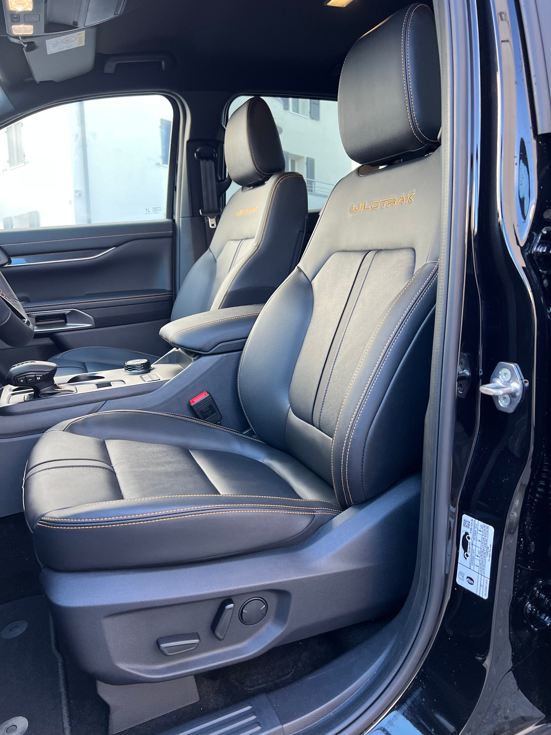 FORD Ranger Wildtrak 2.0 Eco Blue e-4WD Automat-image-8
