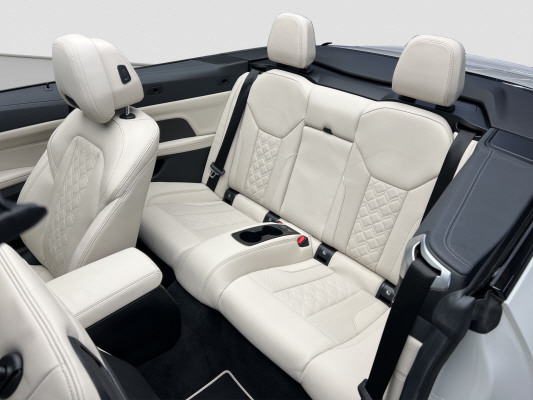 BMW M440i xDrive 48V Cabrio-image-9