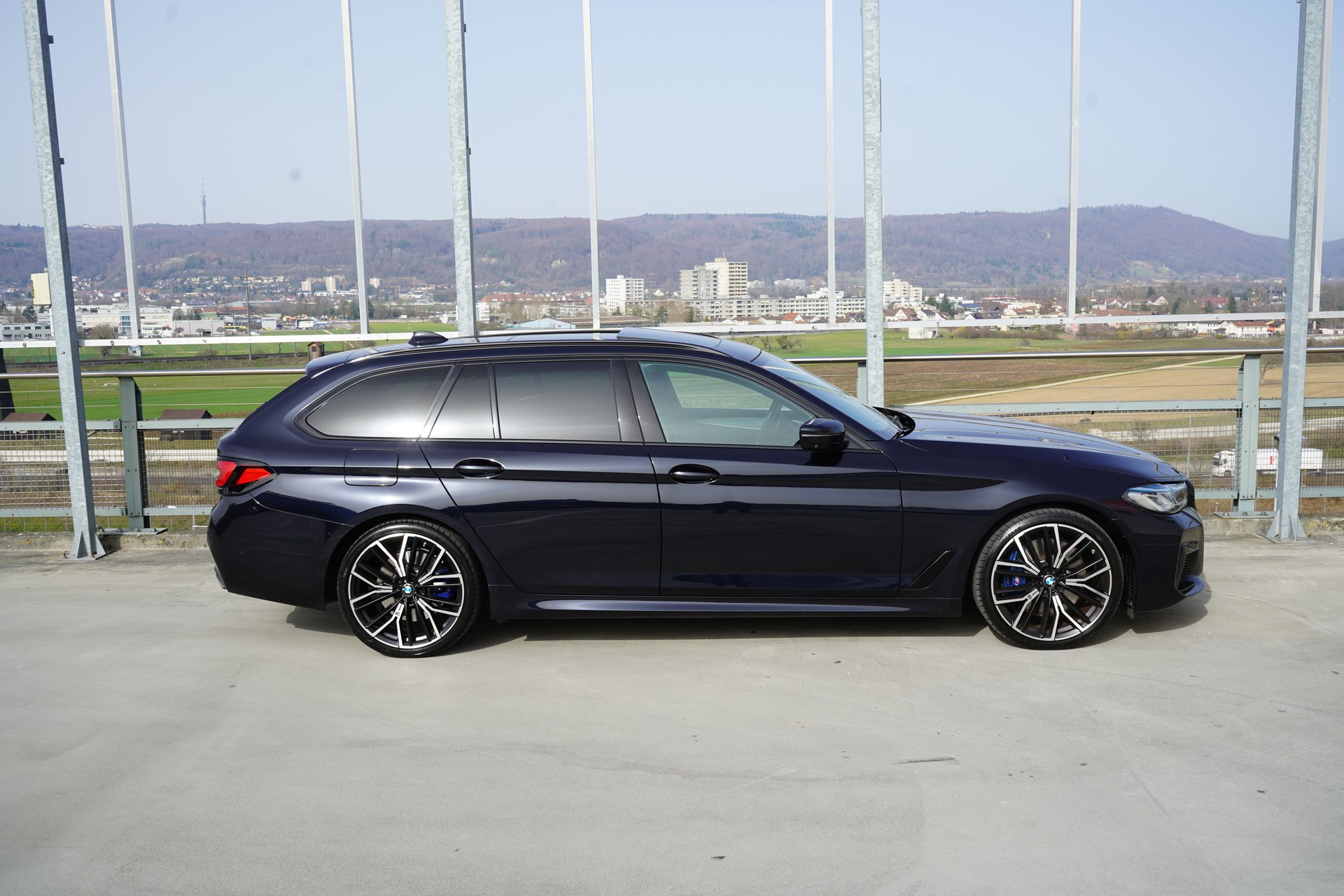 BMW 540d xDRIVE 48V TOURING M SPORT BLACK STEPTRONIC l 340 PS-image-4
