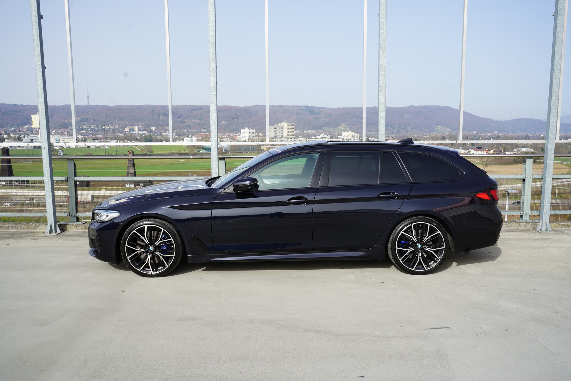 BMW 540d xDRIVE 48V TOURING M SPORT BLACK STEPTRONIC l 340 PS-image-5