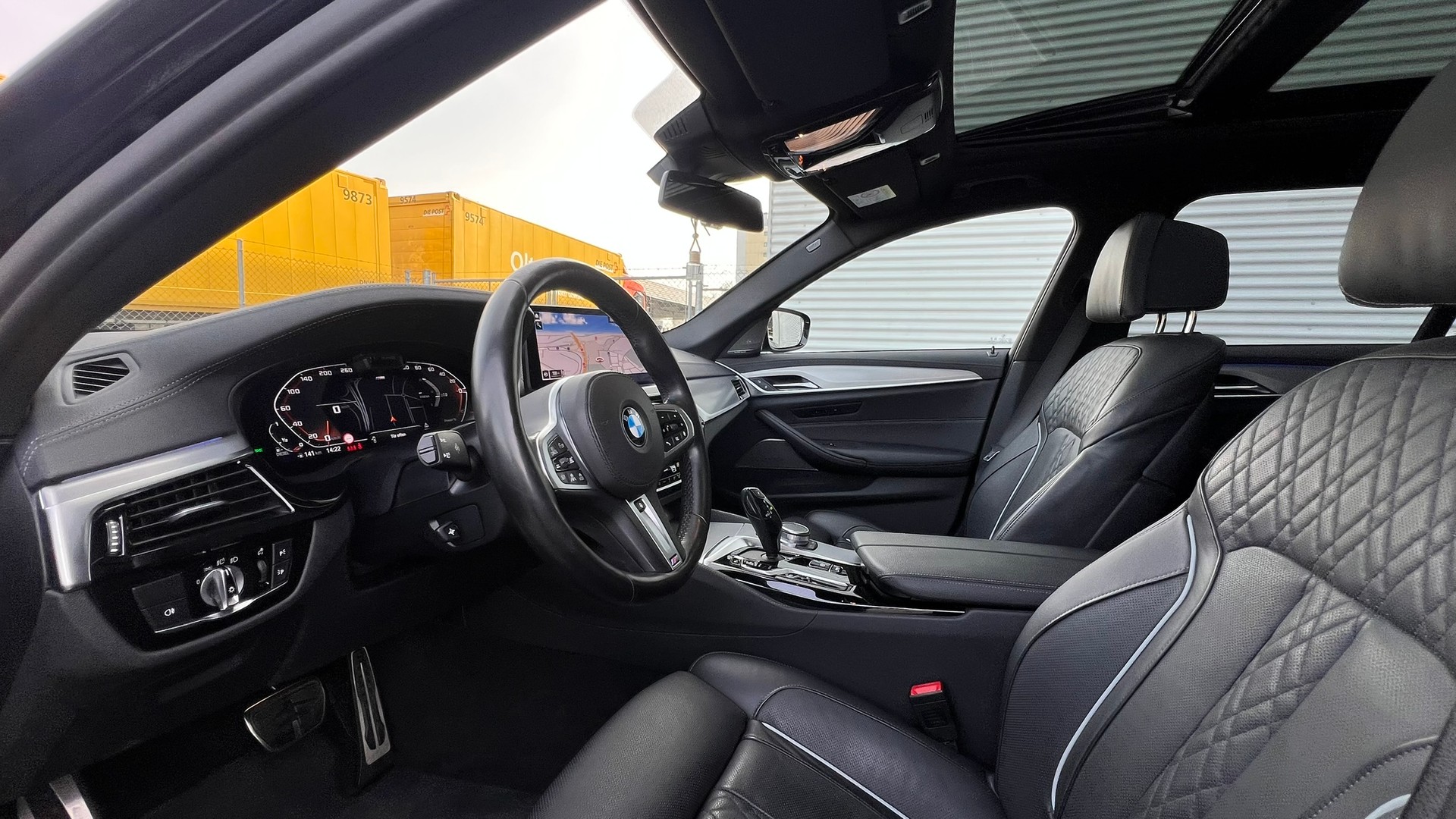 BMW 540d xDRIVE 48V TOURING M SPORT BLACK STEPTRONIC l 340 PS-image-23
