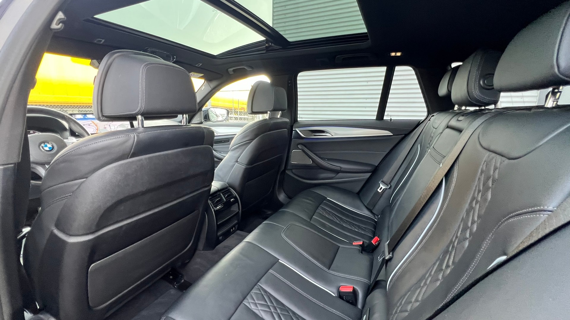 BMW 540d xDRIVE 48V TOURING M SPORT BLACK STEPTRONIC l 340 PS-image-27