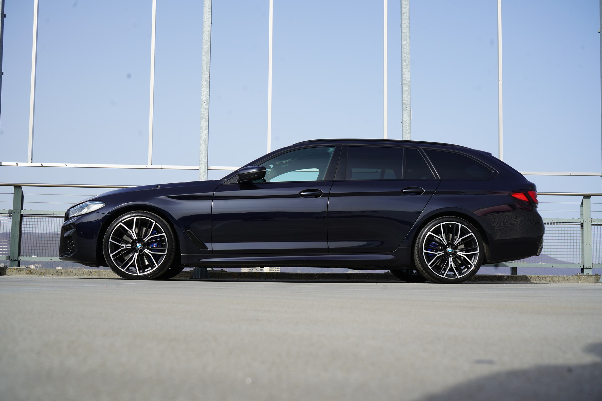 BMW 540d xDRIVE 48V TOURING M SPORT BLACK STEPTRONIC l 340 PS-image-1