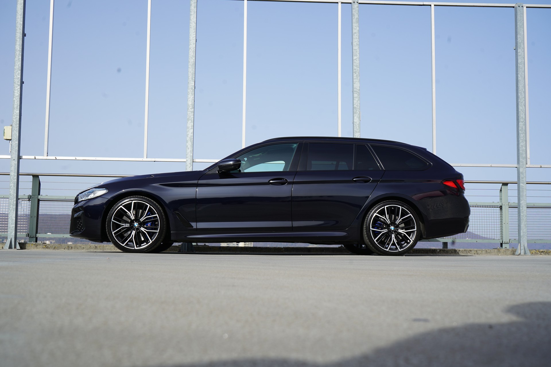 BMW 540d xDRIVE 48V TOURING M SPORT BLACK STEPTRONIC l 340 PS-image-3