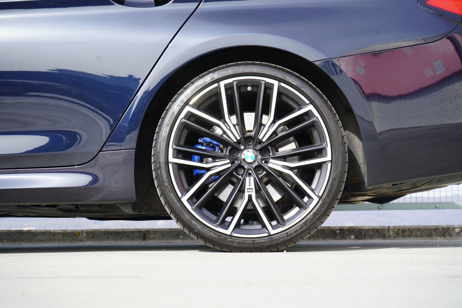 BMW 540d xDRIVE 48V TOURING M SPORT BLACK STEPTRONIC l 340 PS-image-16