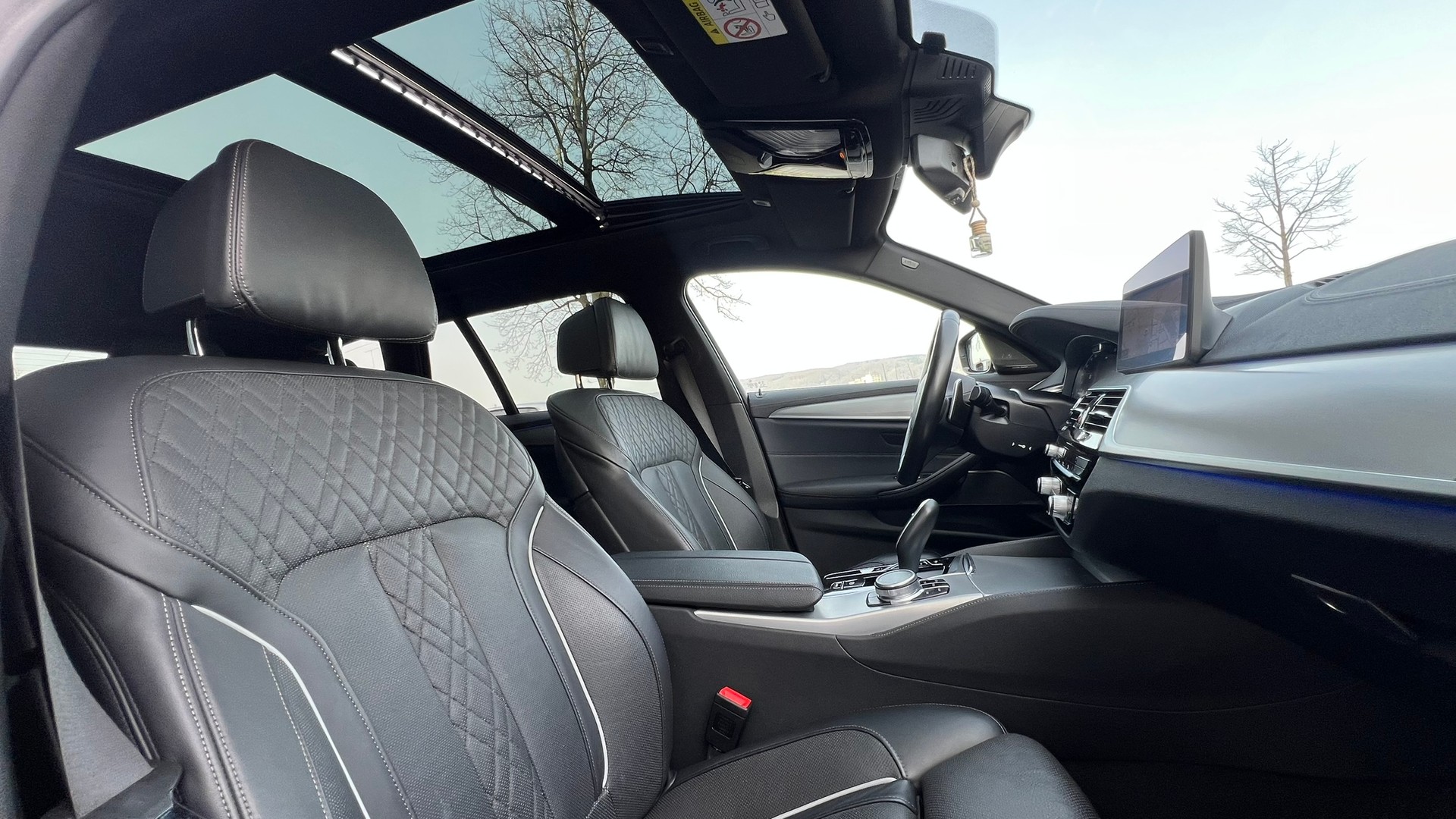BMW 540d xDRIVE 48V TOURING M SPORT BLACK STEPTRONIC l 340 PS-image-20