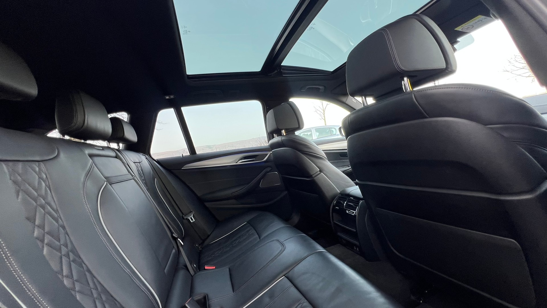 BMW 540d xDRIVE 48V TOURING M SPORT BLACK STEPTRONIC l 340 PS-image-26
