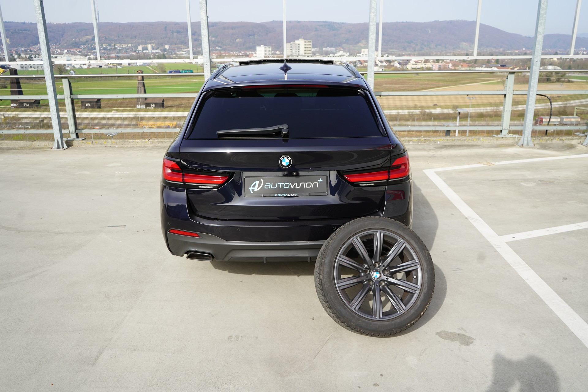 BMW 540d xDRIVE 48V TOURING M SPORT BLACK STEPTRONIC l 340 PS-image-14
