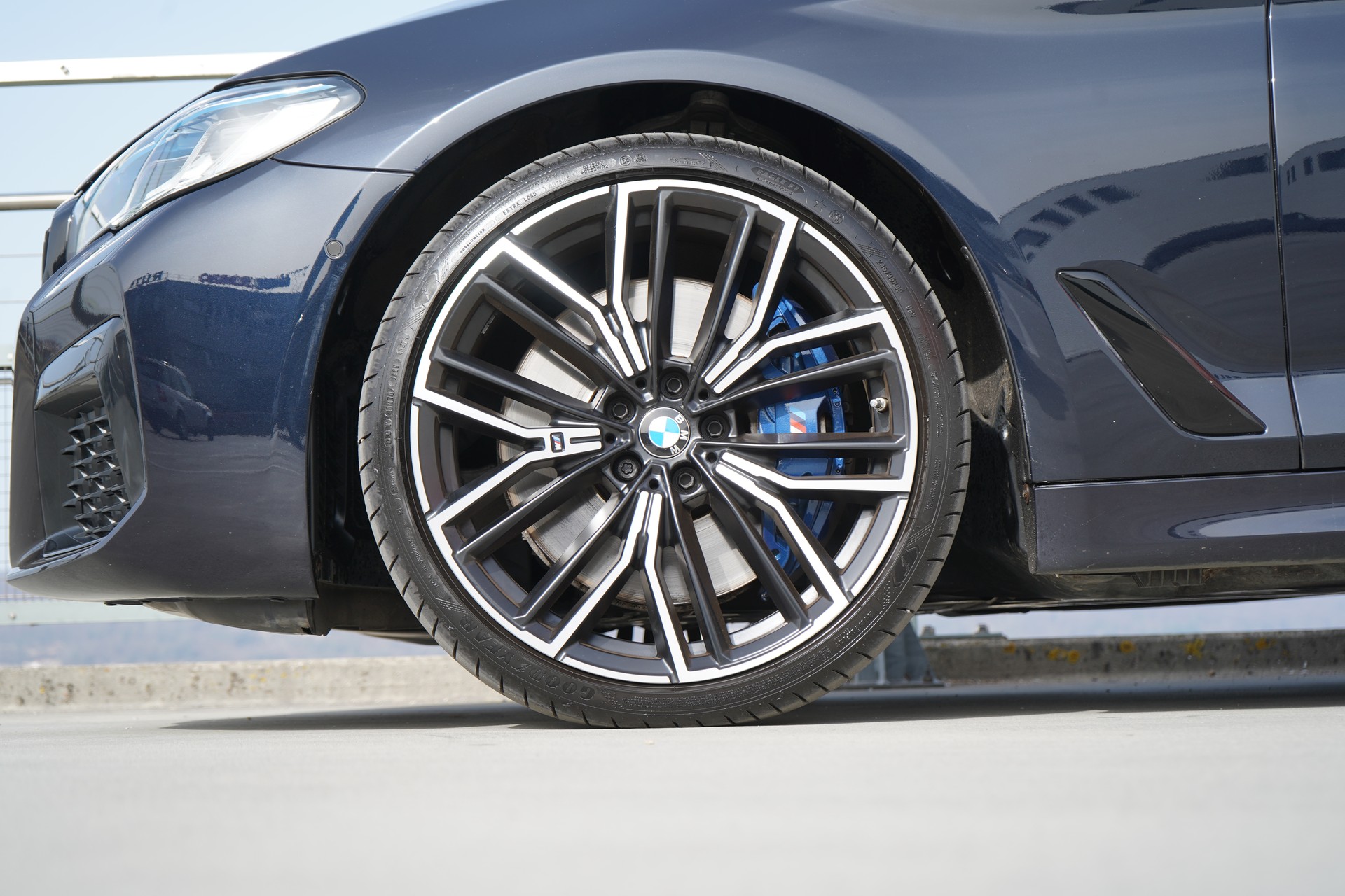 BMW 540d xDRIVE 48V TOURING M SPORT BLACK STEPTRONIC l 340 PS-image-15
