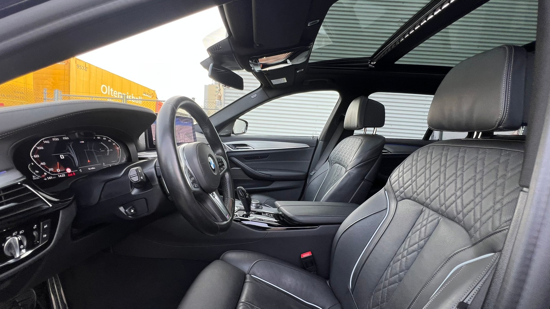 BMW 540d xDRIVE 48V TOURING M SPORT BLACK STEPTRONIC l 340 PS-image-21