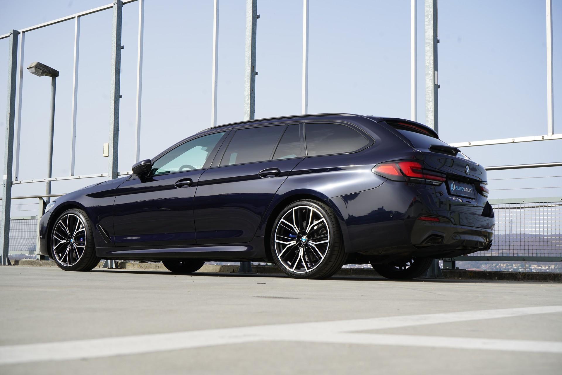 BMW 540d xDRIVE 48V TOURING M SPORT BLACK STEPTRONIC l 340 PS-image-8