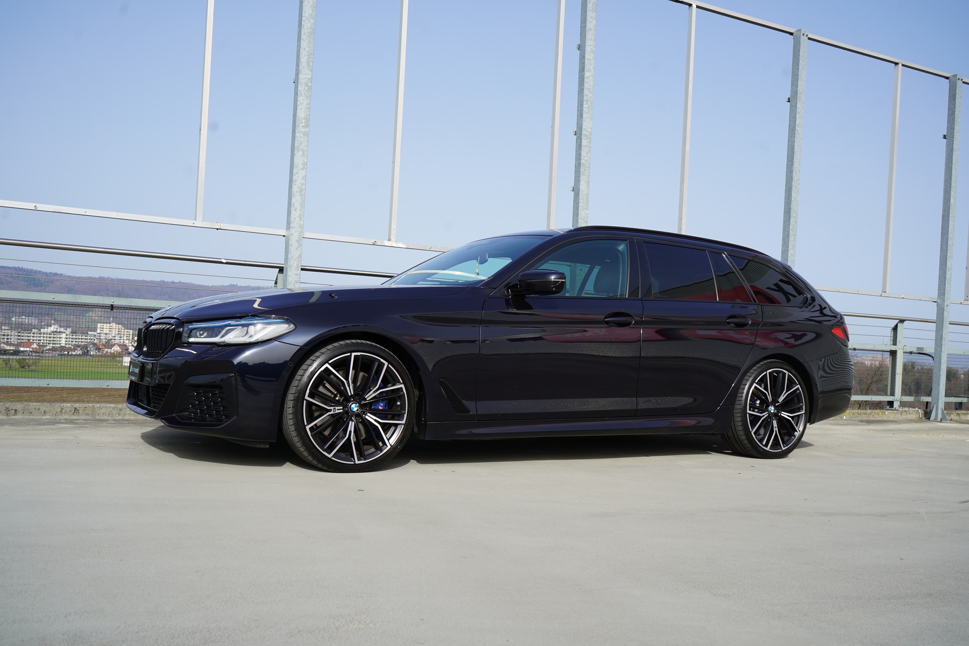 BMW 540d xDRIVE 48V TOURING M SPORT BLACK STEPTRONIC l 340 PS-image-7