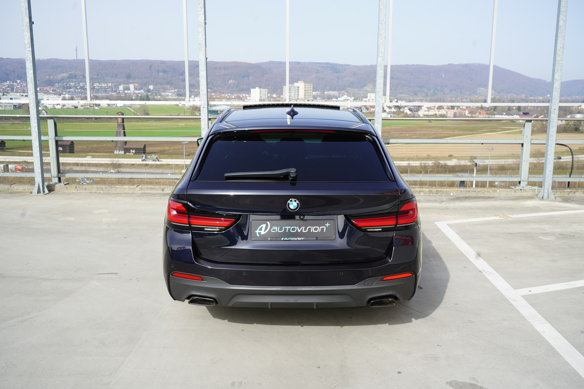 BMW 540d xDRIVE 48V TOURING M SPORT BLACK STEPTRONIC l 340 PS-image-12