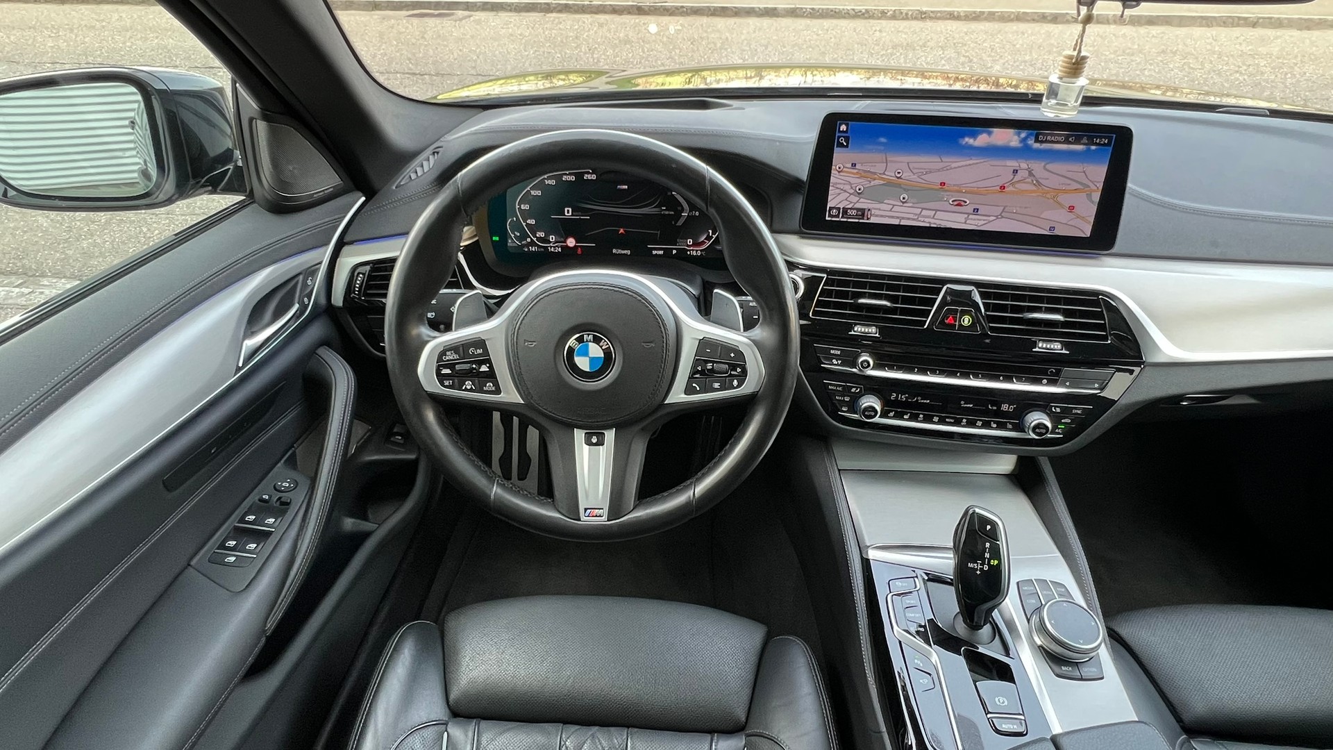 BMW 540d xDRIVE 48V TOURING M SPORT BLACK STEPTRONIC l 340 PS-image-18