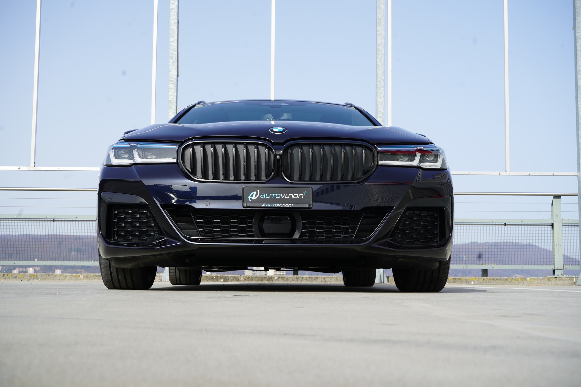 BMW 540d xDRIVE 48V TOURING M SPORT BLACK STEPTRONIC l 340 PS-image-11