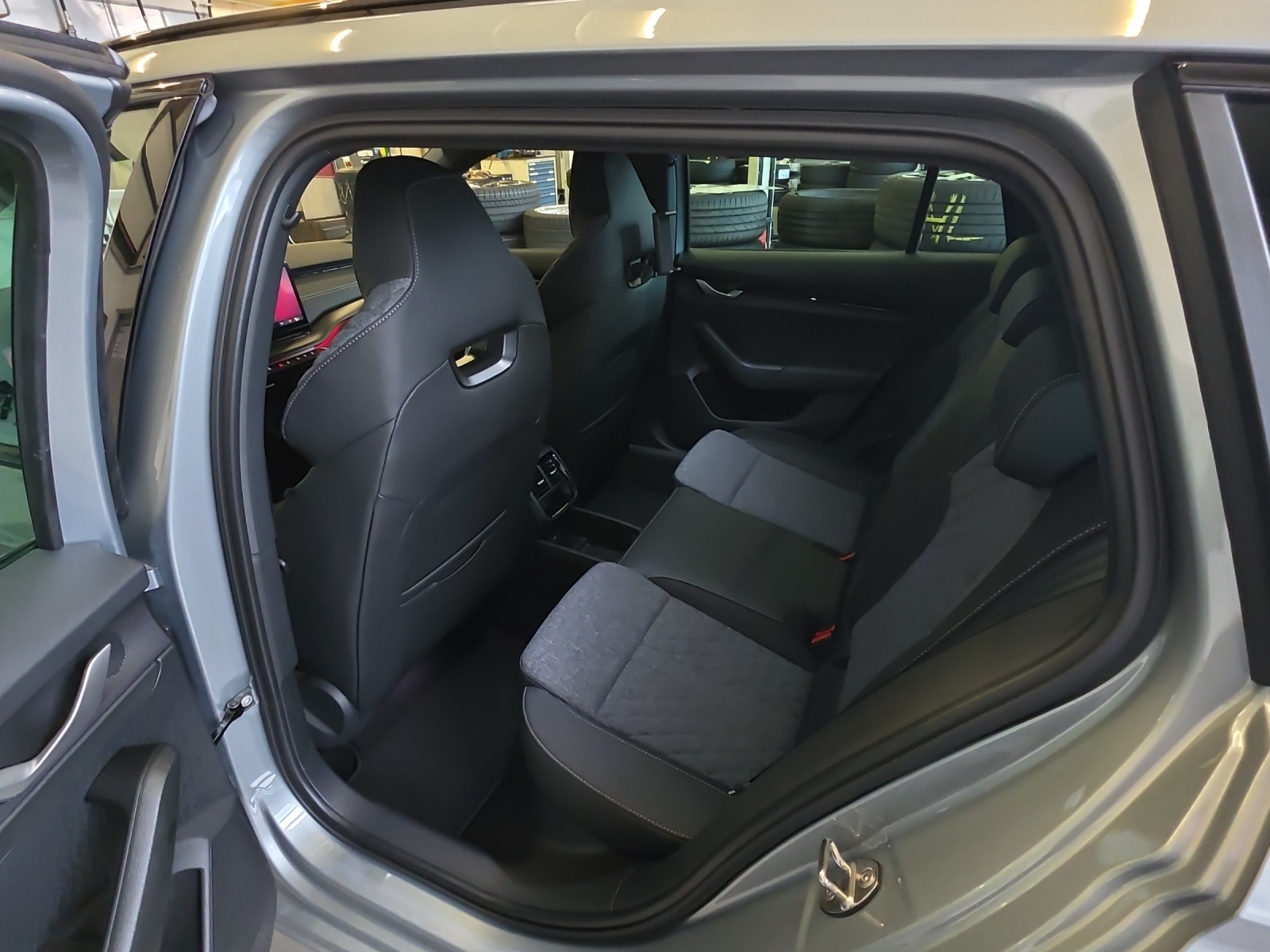 SKODA Octavia Combi 2.0 TSI Dynamic 4x4 DSG-image-6