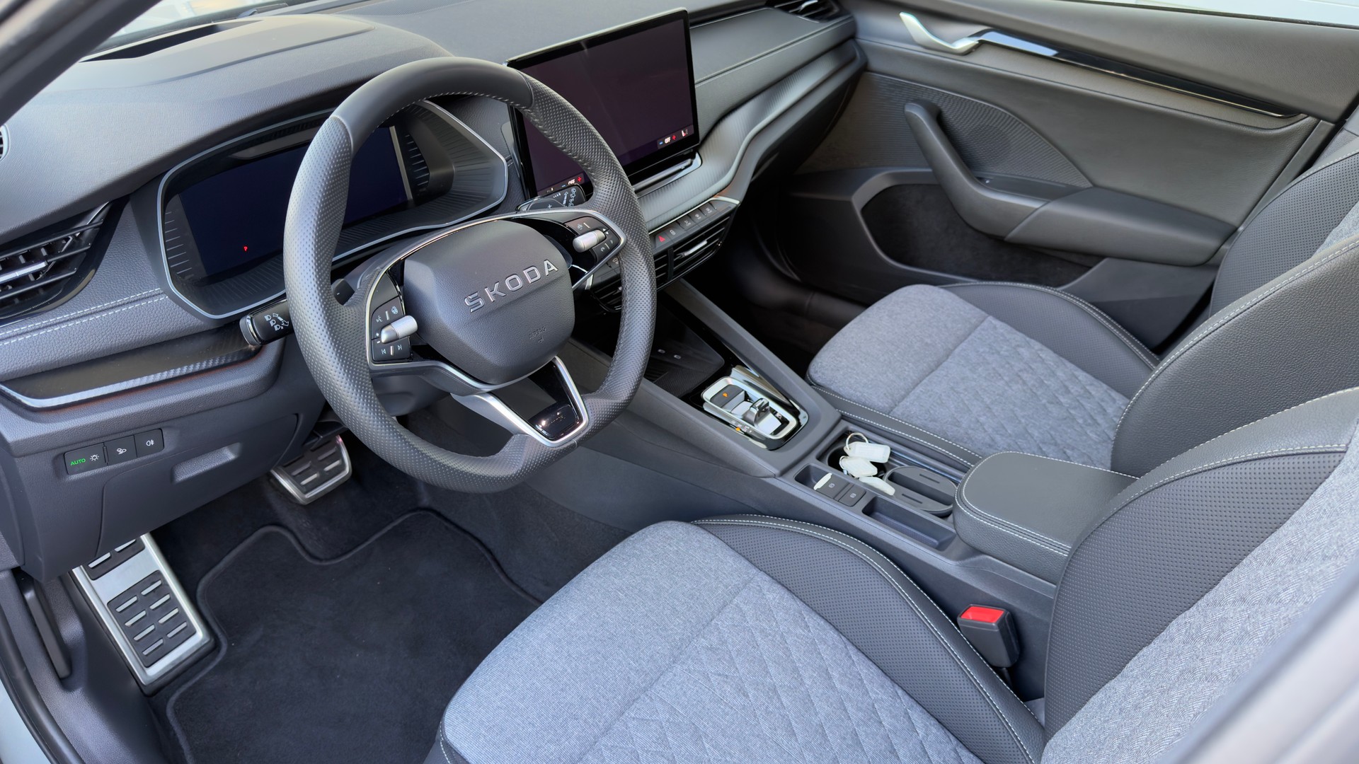 SKODA Octavia Combi 2.0 TSI Dynamic 4x4 DSG-image-13