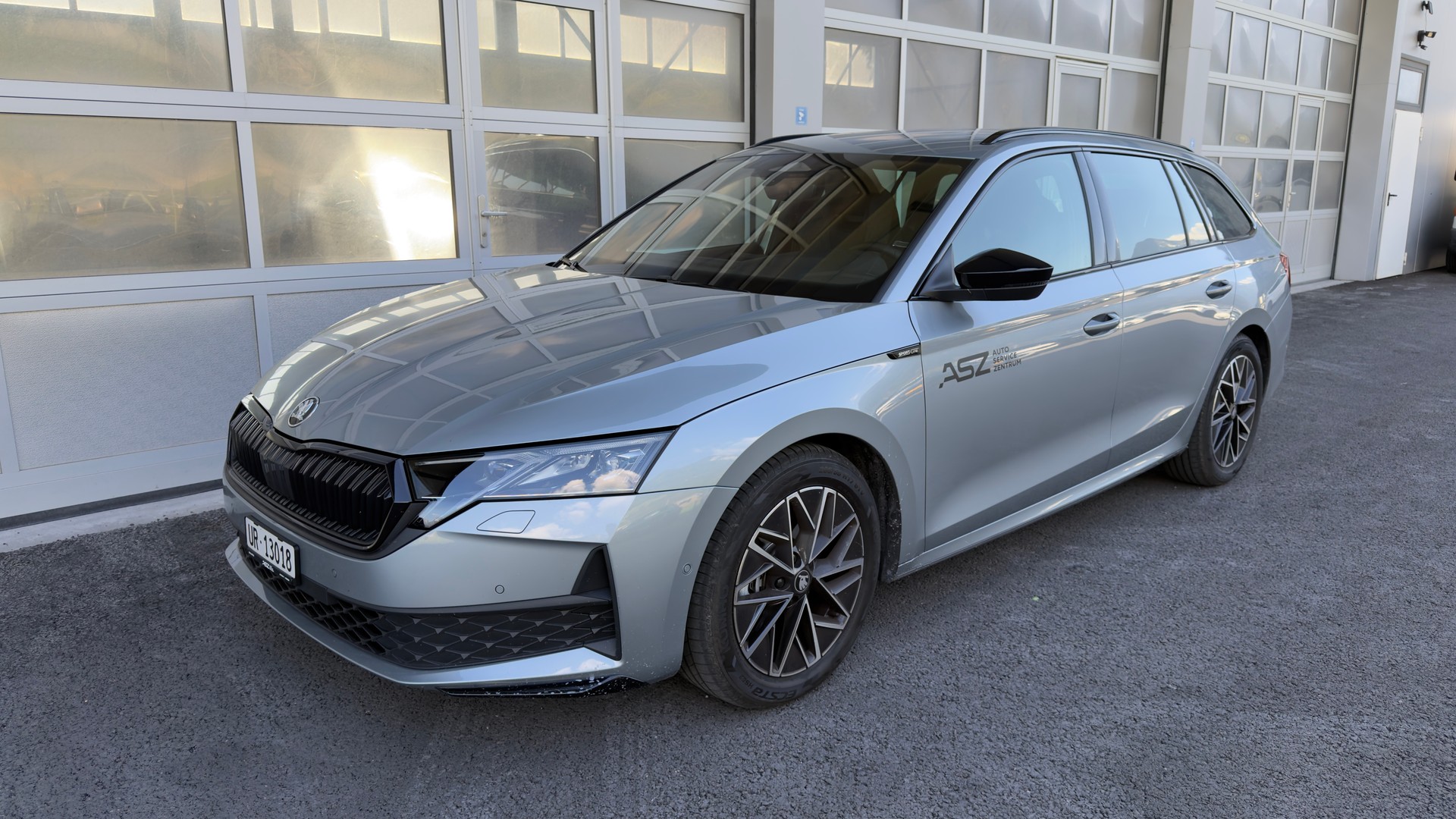 SKODA Octavia Combi 2.0 TSI Dynamic 4x4 DSG-image-0