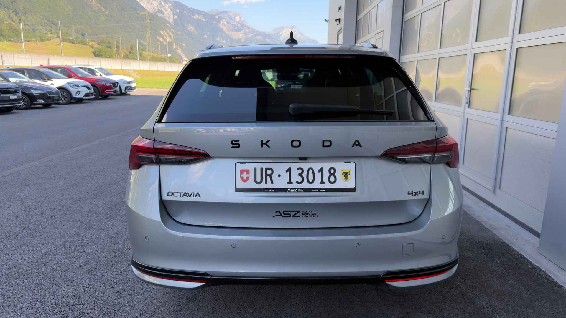 SKODA Octavia Combi 2.0 TSI Dynamic 4x4 DSG-image-2