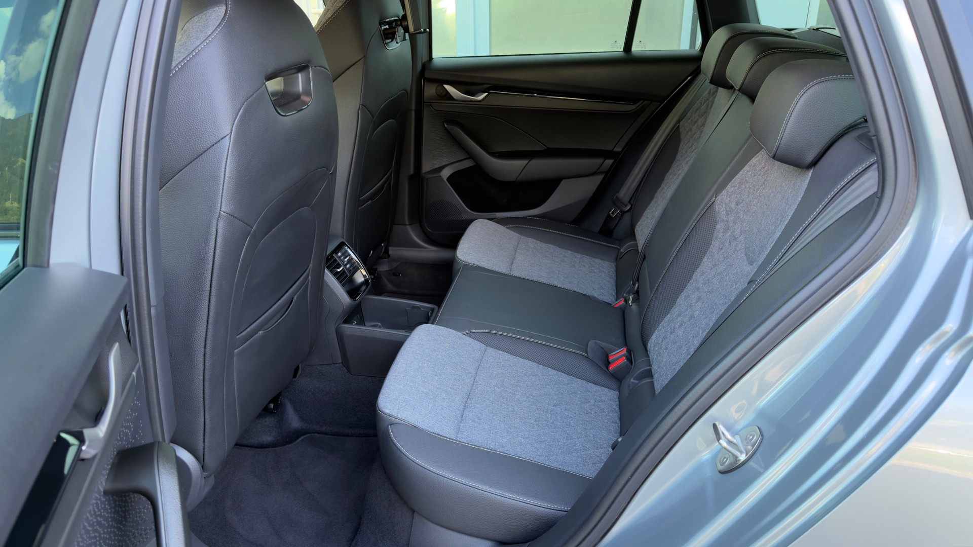 SKODA Octavia Combi 2.0 TSI Dynamic 4x4 DSG-image-12