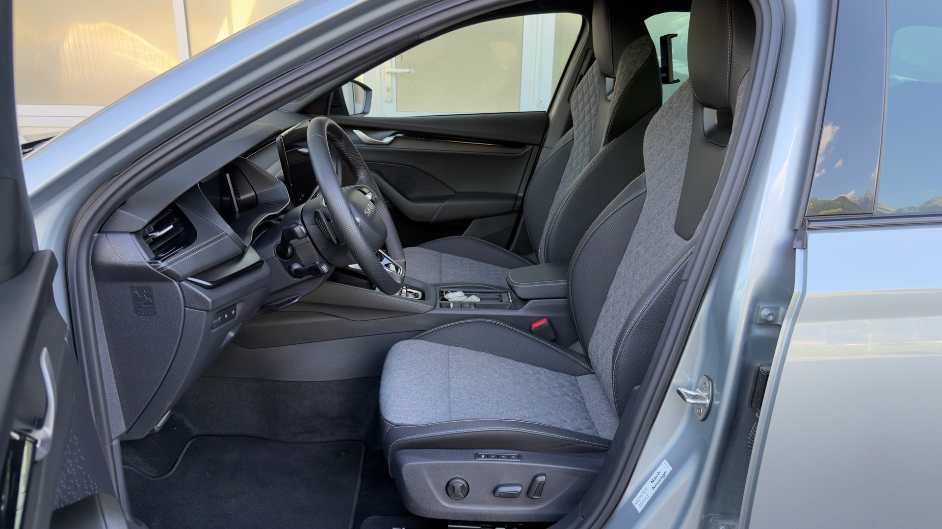 SKODA Octavia Combi 2.0 TSI Dynamic 4x4 DSG-image-9
